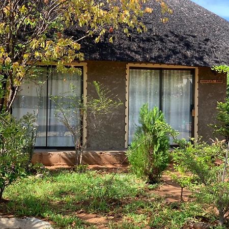Jungle Breeze Home Stay Касане Екстериор снимка