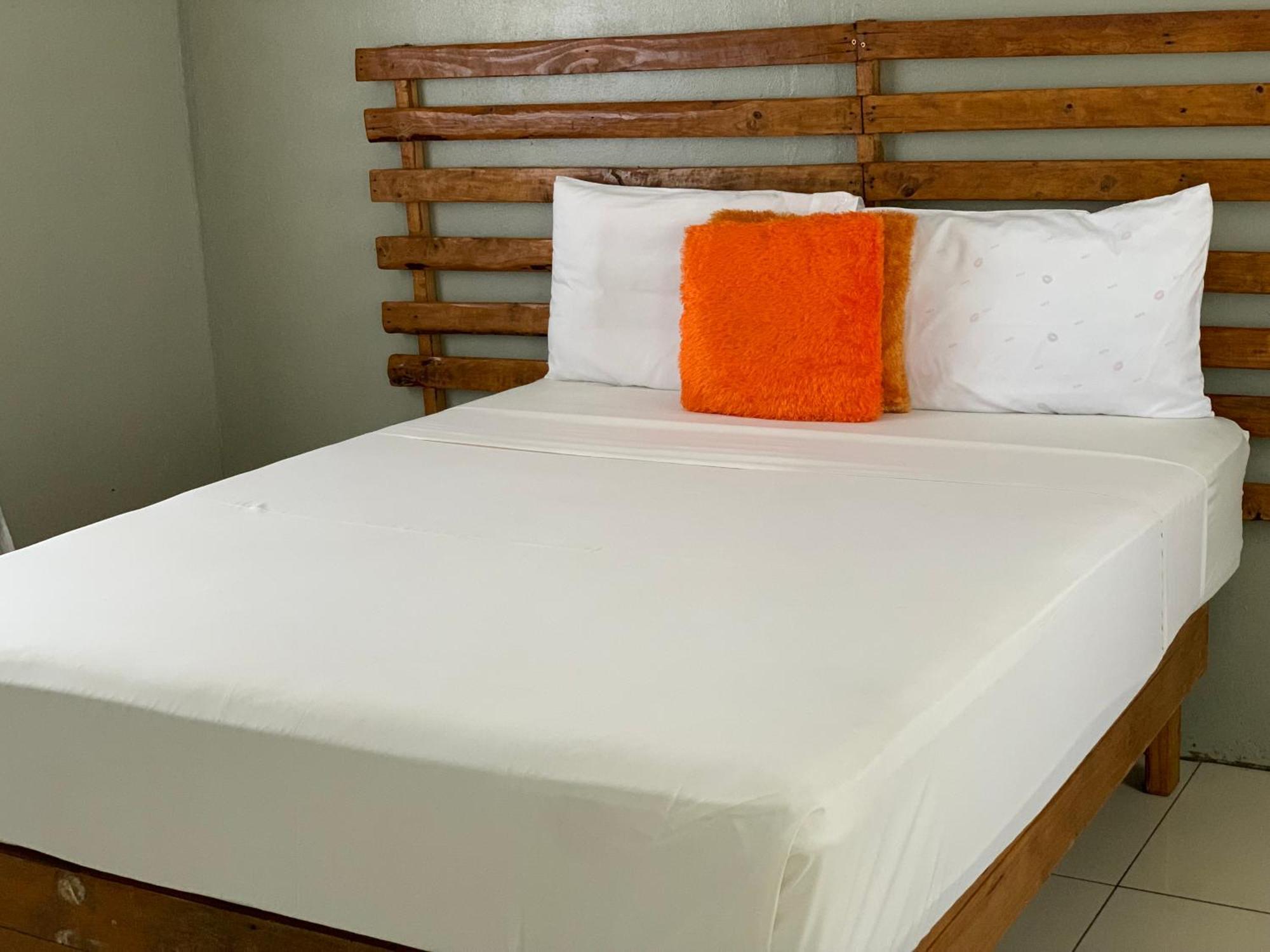 Jungle Breeze Home Stay Касане Екстериор снимка