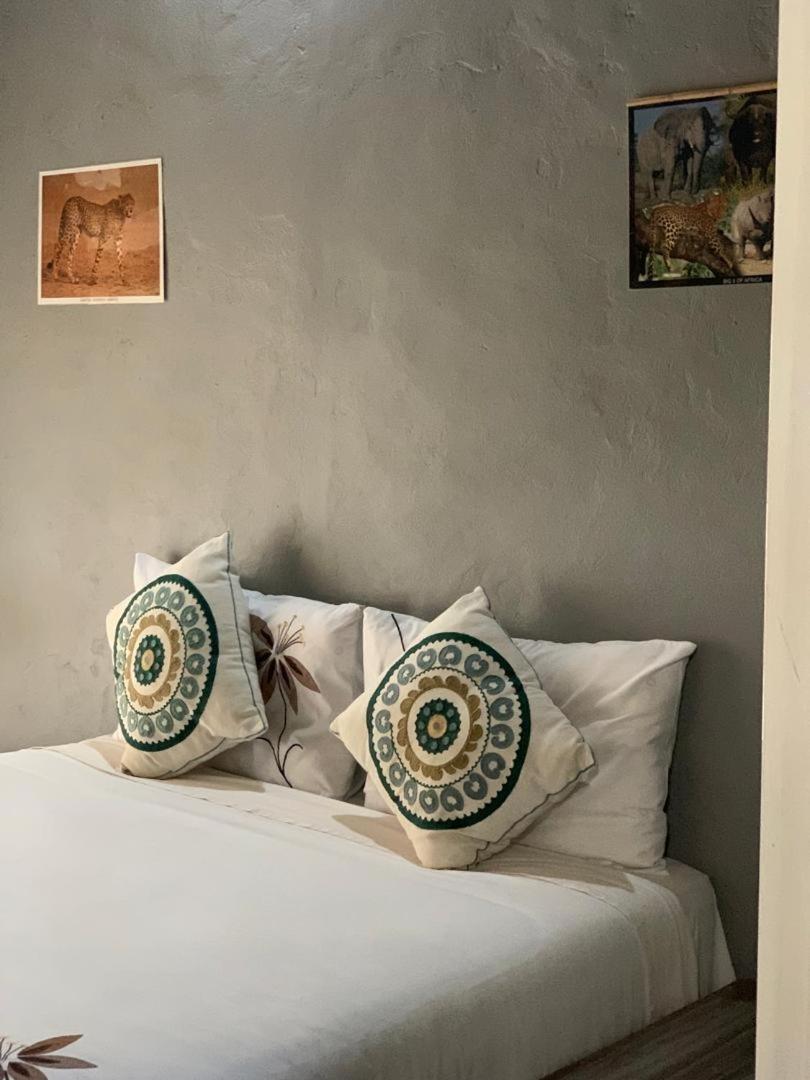Jungle Breeze Home Stay Касане Екстериор снимка