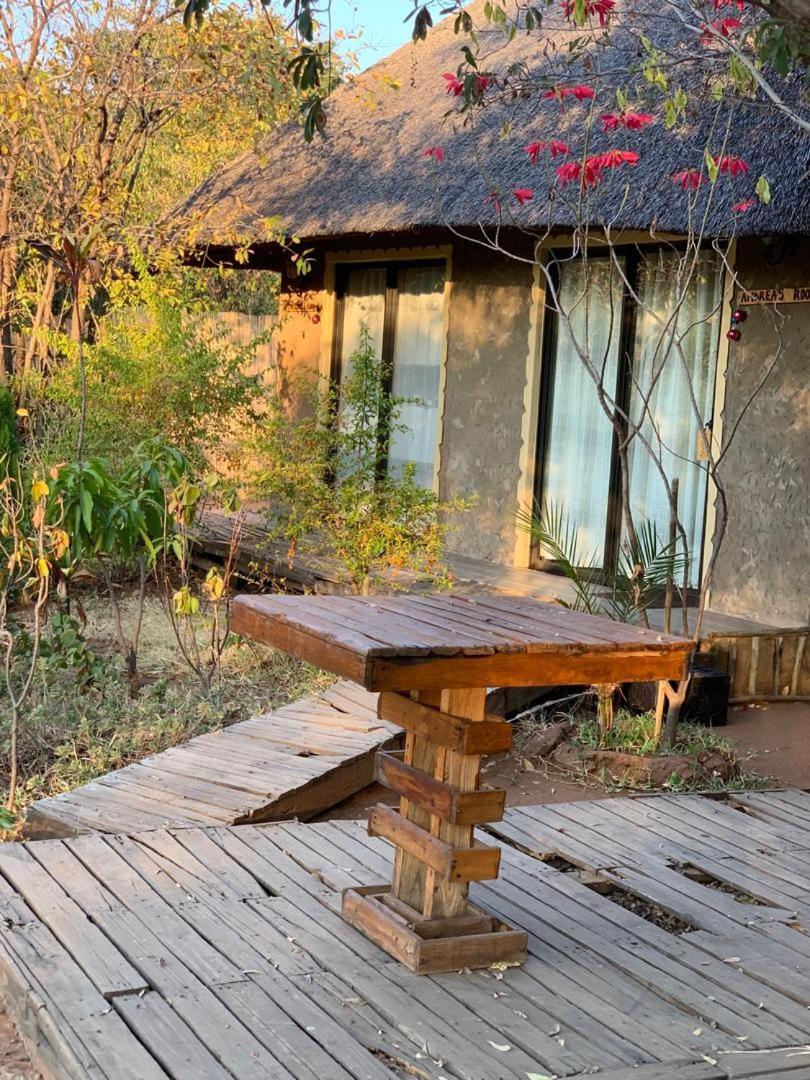 Jungle Breeze Home Stay Касане Екстериор снимка
