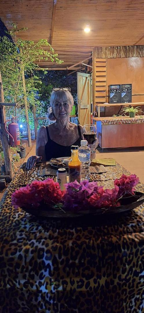 Jungle Breeze Home Stay Касане Екстериор снимка
